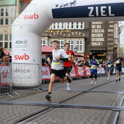 05.10.2025 - 20. swb-Marathon Bremen Yannick Fuchs http://msf.ph/oto/9237124 05.10.2025 10:38:53 Ziel 9341, 10352, 10409, 10517, 10862, 11132 meine-sportfotos.de