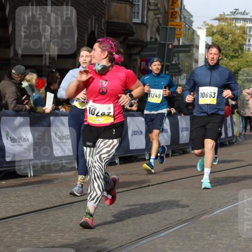 05.10.2025 - 20. swb-Marathon Bremen Strokosch-Dieckow http://msf.ph/oto/9237130 05.10.2025 10:55:47 Ziel 9521, 9621, 9882, 10253, 10287, 10323, 10385, 10610, 10653, 10800, 11052, 11249, 11439, 11624 meine-sportfotos.de