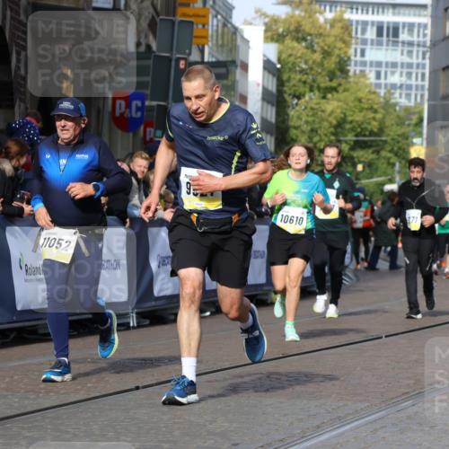 05.10.2025 - 20. swb-Marathon Bremen Strokosch-Dieckow http://msf.ph/oto/9237179 05.10.2025 10:55:49 Ziel 7147, 9521, 9621, 9871, 9882, 10253, 10287, 10385, 10610, 10653, 10654, 10800, 11052, 11249, 11439, 11624 meine-sportfotos.de