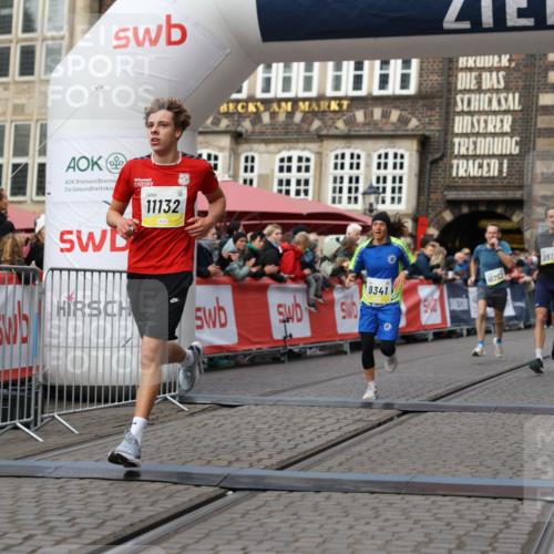05.10.2025 - 20. swb-Marathon Bremen Yannick Fuchs http://msf.ph/oto/9237181 05.10.2025 10:38:53 Ziel 9341, 10352, 10409, 10517, 10862, 11132 meine-sportfotos.de