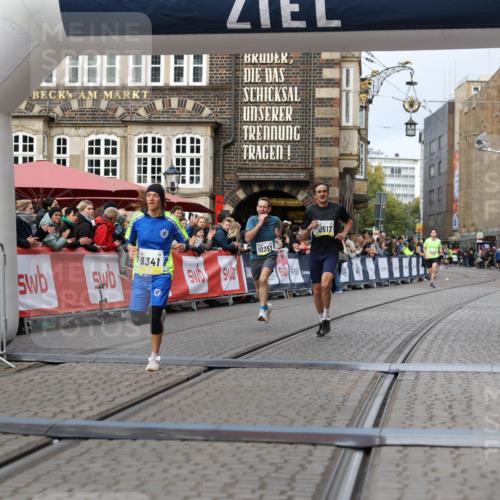 05.10.2025 - 20. swb-Marathon Bremen Yannick Fuchs http://msf.ph/oto/9237200 05.10.2025 10:38:54 Ziel 9341, 10352, 10409, 10517, 10862, 11132 meine-sportfotos.de