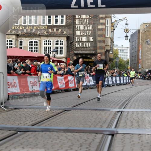 05.10.2025 - 20. swb-Marathon Bremen Yannick Fuchs http://msf.ph/oto/9237209 05.10.2025 10:38:54 Ziel 9341, 10352, 10409, 10517, 10862, 11132 meine-sportfotos.de