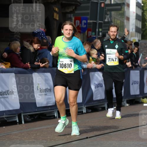 05.10.2025 - 20. swb-Marathon Bremen Strokosch-Dieckow http://msf.ph/oto/9237246 05.10.2025 10:55:51 Ziel 7147, 9521, 9871, 10253, 10385, 10610, 10653, 10654, 10921, 11052, 11249, 11439 meine-sportfotos.de