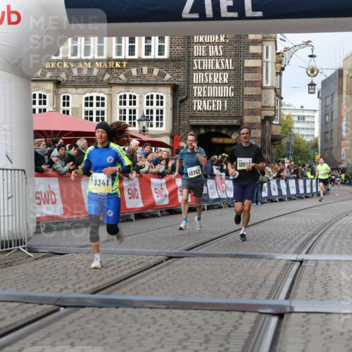 05.10.2025 - 20. swb-Marathon Bremen Yannick Fuchs http://msf.ph/oto/9237247 05.10.2025 10:38:54 Ziel 9341, 10352, 10409, 10517, 10862, 11132 meine-sportfotos.de