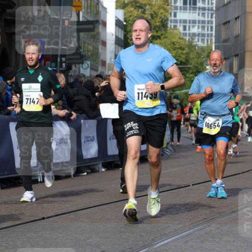 05.10.2025 - 20. swb-Marathon Bremen Strokosch-Dieckow http://msf.ph/oto/9237283 05.10.2025 10:55:52 Ziel 7147, 9521, 9871, 10253, 10385, 10610, 10654, 10758, 10921, 11052, 11439 meine-sportfotos.de