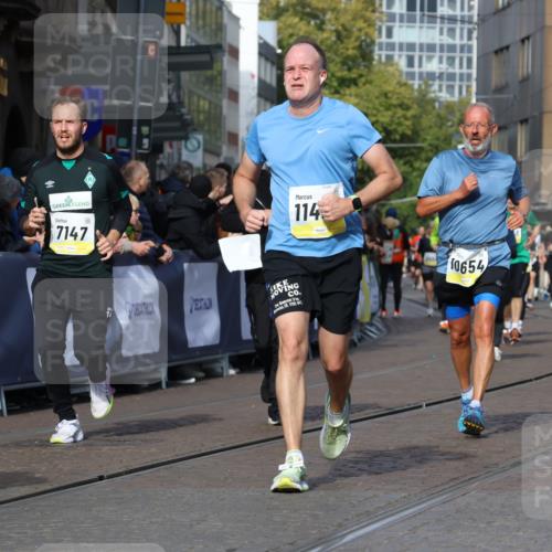 05.10.2025 - 20. swb-Marathon Bremen Strokosch-Dieckow http://msf.ph/oto/9237299 05.10.2025 10:55:52 Ziel 7147, 9521, 9871, 10253, 10385, 10610, 10654, 10758, 10921, 11052, 11439 meine-sportfotos.de