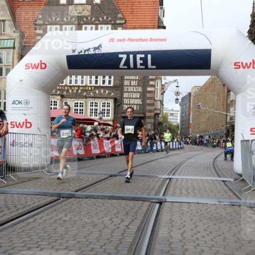 05.10.2025 - 20. swb-Marathon Bremen Yannick Fuchs http://msf.ph/oto/9237363 05.10.2025 10:38:56 Ziel 9341, 10352, 10409, 10517, 10862, 10967, 11132 meine-sportfotos.de