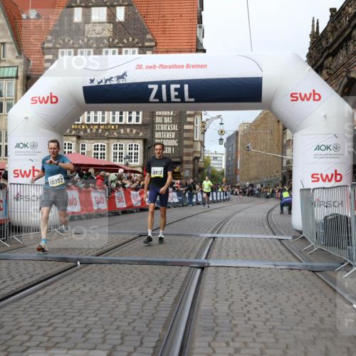 05.10.2025 - 20. swb-Marathon Bremen Yannick Fuchs http://msf.ph/oto/9237406 05.10.2025 10:38:56 Ziel 9341, 10352, 10409, 10517, 10862, 10967, 11132 meine-sportfotos.de