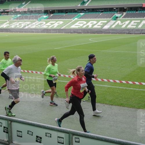 05.10.2025 - 20. swb-Marathon Bremen Michael Burmester http://msf.ph/oto/9237413 05.10.2025 10:33:06 Laufen im Stadion 7077, 7165, 9187, 9195, 9197, 9238, 9258, 9260, 9268, 9295, 9318, 9359, 9367, 9392, 9402, 9407, 9456, 9461, 9464, 9475, 9492, 9494, 9514, 9539, 9548, 9570, 9574, 9577, 9650, 9654, 9703, 9717, 9754, 9835, 9856, 9900, 9918, 9933, 9939, 9950, 10007, 10008, 10034, 10042, 10046, 10097, 10174, 10232, 10233, 10234, 10253, 10256, 10308, 10309, 10323, 10326, 10349, 10385, 10387, 10388, 10394, 10402, 10416, 10436, 10475, 10484, 10487, 10533, 10915 meine-sportfotos.de