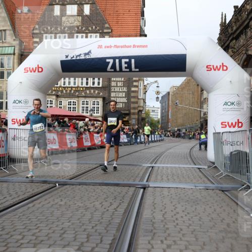 05.10.2025 - 20. swb-Marathon Bremen Yannick Fuchs http://msf.ph/oto/9237415 05.10.2025 10:38:56 Ziel 9341, 10352, 10409, 10517, 10862, 10967, 11132 meine-sportfotos.de