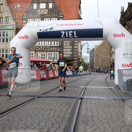 05.10.2025 - 20. swb-Marathon Bremen Yannick Fuchs http://msf.ph/oto/9237448 05.10.2025 10:38:56 Ziel 9341, 10352, 10409, 10517, 10862, 10967, 11132 meine-sportfotos.de