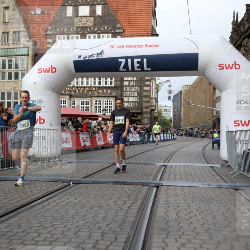 05.10.2025 - 20. swb-Marathon Bremen Yannick Fuchs http://msf.ph/oto/9237458 05.10.2025 10:38:56 Ziel 9341, 10352, 10409, 10517, 10862, 10967, 11132 meine-sportfotos.de