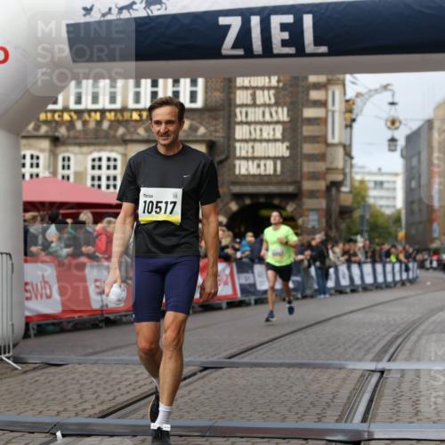 05.10.2025 - 20. swb-Marathon Bremen Yannick Fuchs http://msf.ph/oto/9237516 05.10.2025 10:38:58 Ziel 9341, 10352, 10409, 10517, 10967, 11132 meine-sportfotos.de
