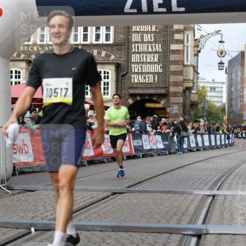 05.10.2025 - 20. swb-Marathon Bremen Yannick Fuchs http://msf.ph/oto/9237547 05.10.2025 10:38:59 Ziel 9341, 10352, 10409, 10517, 10967, 11132 meine-sportfotos.de