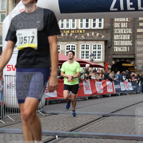 05.10.2025 - 20. swb-Marathon Bremen Yannick Fuchs http://msf.ph/oto/9237559 05.10.2025 10:39:00 Ziel 9341, 10352, 10517, 10967 meine-sportfotos.de