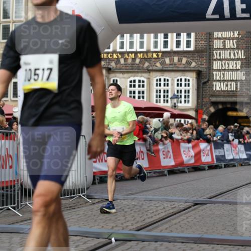 05.10.2025 - 20. swb-Marathon Bremen Yannick Fuchs http://msf.ph/oto/9237592 05.10.2025 10:39:00 Ziel 9341, 10352, 10517, 10967 meine-sportfotos.de