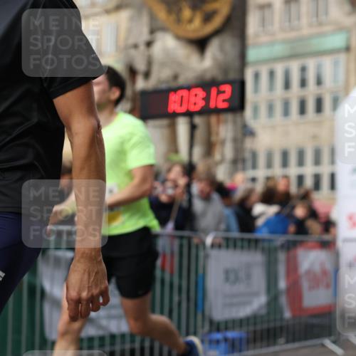 05.10.2025 - 20. swb-Marathon Bremen Yannick Fuchs http://msf.ph/oto/9237672 05.10.2025 10:39:02 Ziel 10352, 10967 meine-sportfotos.de