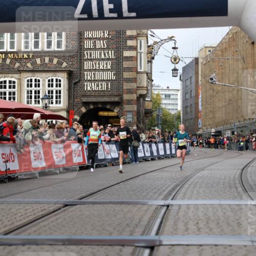 05.10.2025 - 20. swb-Marathon Bremen Yannick Fuchs http://msf.ph/oto/9237775 05.10.2025 10:39:09 Ziel 9403, 10847, 11594 meine-sportfotos.de