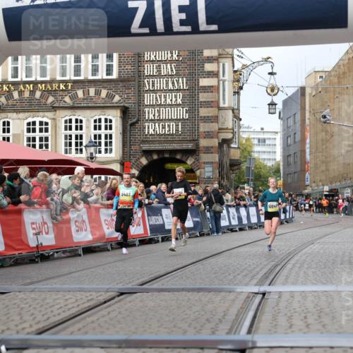 05.10.2025 - 20. swb-Marathon Bremen Yannick Fuchs http://msf.ph/oto/9237784 05.10.2025 10:39:10 Ziel 9403, 10847, 11594 meine-sportfotos.de