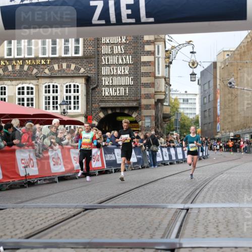 05.10.2025 - 20. swb-Marathon Bremen Yannick Fuchs http://msf.ph/oto/9237793 05.10.2025 10:39:10 Ziel 9403, 10847, 11594 meine-sportfotos.de