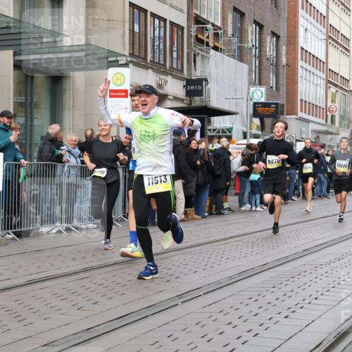 05.10.2025 - 20. swb-Marathon Bremen Strokosch-Dieckow http://msf.ph/oto/9237801 05.10.2025 10:45:47 Ziel 9351, 9362, 9397, 9500, 9876, 10090, 10688, 10773, 10858, 11074, 11446, 11462, 11513, 11617, 9351, 9362, 9397, 9500, 9876, 10090, 10688, 10773, 10858, 11074, 11446, 11462, 11513, 11617 meine-sportfotos.de