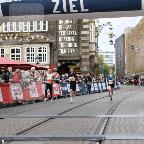 05.10.2025 - 20. swb-Marathon Bremen Yannick Fuchs http://msf.ph/oto/9237806 05.10.2025 10:39:10 Ziel 9403, 10847, 11594 meine-sportfotos.de