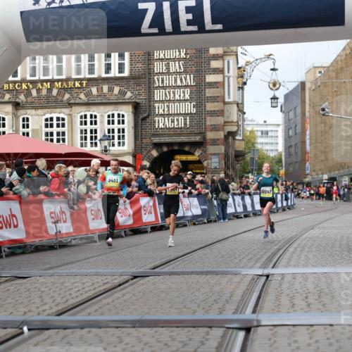 05.10.2025 - 20. swb-Marathon Bremen Yannick Fuchs http://msf.ph/oto/9237827 05.10.2025 10:39:10 Ziel 9403, 10847, 11594 meine-sportfotos.de