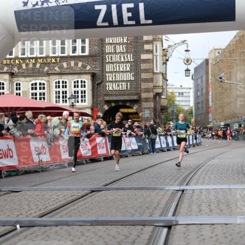 05.10.2025 - 20. swb-Marathon Bremen Yannick Fuchs http://msf.ph/oto/9237834 05.10.2025 10:39:10 Ziel 9403, 10847, 11594 meine-sportfotos.de