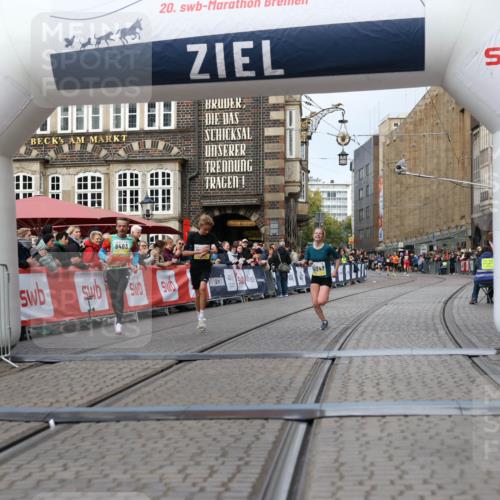 05.10.2025 - 20. swb-Marathon Bremen Yannick Fuchs http://msf.ph/oto/9237884 05.10.2025 10:39:11 Ziel 9403, 10847, 11594 meine-sportfotos.de