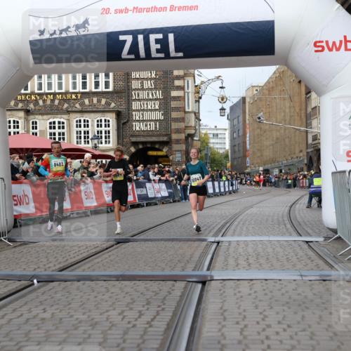 05.10.2025 - 20. swb-Marathon Bremen Yannick Fuchs http://msf.ph/oto/9237922 05.10.2025 10:39:11 Ziel 9403, 10847, 11594 meine-sportfotos.de