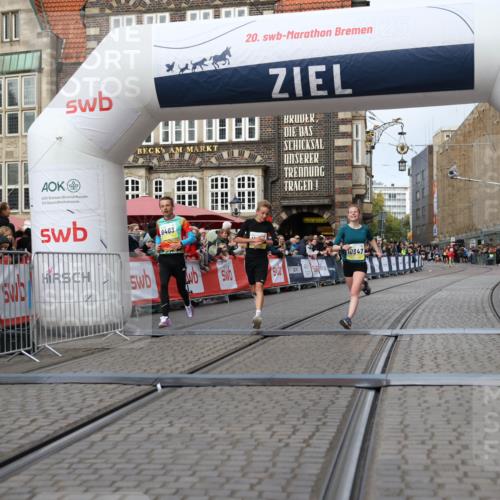 05.10.2025 - 20. swb-Marathon Bremen Yannick Fuchs http://msf.ph/oto/9237934 05.10.2025 10:39:11 Ziel 9403, 10847, 11594 meine-sportfotos.de