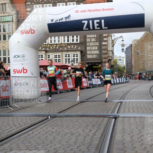 05.10.2025 - 20. swb-Marathon Bremen Yannick Fuchs http://msf.ph/oto/9237947 05.10.2025 10:39:12 Ziel 9403, 10847, 11594 meine-sportfotos.de