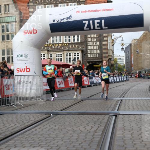 05.10.2025 - 20. swb-Marathon Bremen Yannick Fuchs http://msf.ph/oto/9237955 05.10.2025 10:39:12 Ziel 9403, 10847, 11594 meine-sportfotos.de
