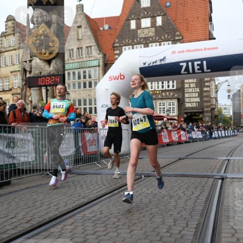 05.10.2025 - 20. swb-Marathon Bremen Yannick Fuchs http://msf.ph/oto/9238110 05.10.2025 10:39:13 Ziel 9403, 10847, 11594 meine-sportfotos.de