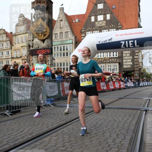 05.10.2025 - 20. swb-Marathon Bremen Yannick Fuchs http://msf.ph/oto/9238136 05.10.2025 10:39:13 Ziel 9403, 10847, 11594 meine-sportfotos.de
