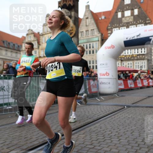 05.10.2025 - 20. swb-Marathon Bremen Yannick Fuchs http://msf.ph/oto/9238193 05.10.2025 10:39:14 Ziel 9403, 10847, 11594 meine-sportfotos.de