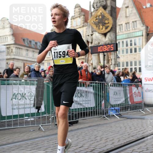 05.10.2025 - 20. swb-Marathon Bremen Yannick Fuchs http://msf.ph/oto/9238209 05.10.2025 10:39:14 Ziel 9403, 10847, 11594 meine-sportfotos.de