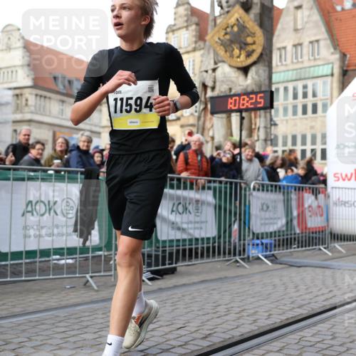 05.10.2025 - 20. swb-Marathon Bremen Yannick Fuchs http://msf.ph/oto/9238218 05.10.2025 10:39:15 Ziel 9403, 10847, 11594 meine-sportfotos.de
