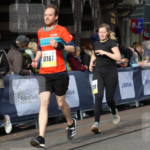 05.10.2025 - 20. swb-Marathon Bremen Strokosch-Dieckow http://msf.ph/oto/9238424 05.10.2025 10:56:20 Ziel 9424, 9783, 9932, 10028, 10191, 10196, 10387, 10424, 10546, 10590, 11554, 11662, 11723 meine-sportfotos.de