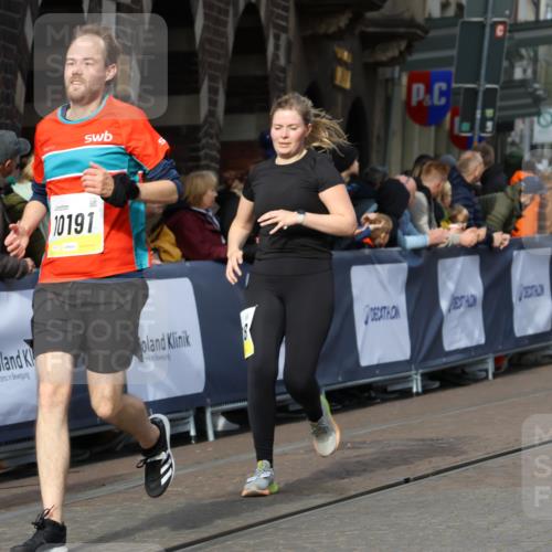 05.10.2025 - 20. swb-Marathon Bremen Strokosch-Dieckow http://msf.ph/oto/9238442 05.10.2025 10:56:20 Ziel 9424, 9783, 9932, 10028, 10191, 10196, 10387, 10424, 10546, 10590, 11554, 11662, 11723 meine-sportfotos.de