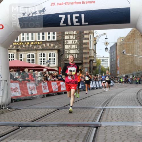 05.10.2025 - 20. swb-Marathon Bremen Yannick Fuchs http://msf.ph/oto/9238462 05.10.2025 10:39:25 Ziel 9239, 9863, 10908, 11067 meine-sportfotos.de