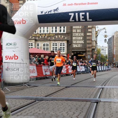 05.10.2025 - 20. swb-Marathon Bremen Yannick Fuchs http://msf.ph/oto/9238642 05.10.2025 10:39:27 Ziel 7111, 9239, 9863, 10908, 11067, 11343 meine-sportfotos.de
