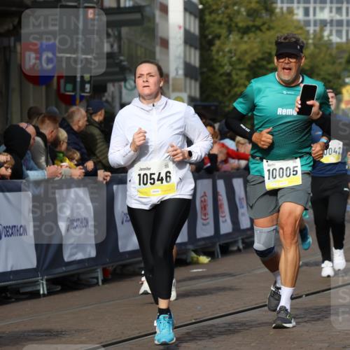 05.10.2025 - 20. swb-Marathon Bremen Strokosch-Dieckow http://msf.ph/oto/9238653 05.10.2025 10:56:26 Ziel 9424, 9783, 9790, 9932, 10005, 10028, 10179, 10387, 10546, 10590, 10648, 11100, 11253, 11571, 11662, 11723 meine-sportfotos.de