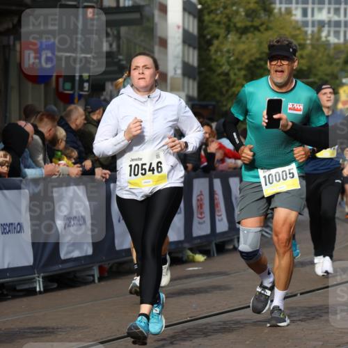 05.10.2025 - 20. swb-Marathon Bremen Strokosch-Dieckow http://msf.ph/oto/9238679 05.10.2025 10:56:26 Ziel 9424, 9783, 9790, 9932, 10005, 10028, 10179, 10387, 10546, 10590, 10648, 11100, 11253, 11571, 11662, 11723 meine-sportfotos.de