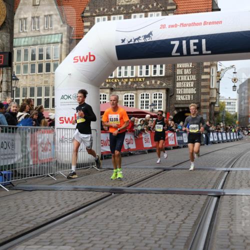 05.10.2025 - 20. swb-Marathon Bremen Yannick Fuchs http://msf.ph/oto/9238728 05.10.2025 10:39:28 Ziel 7111, 9239, 9863, 10908, 11067, 11343 meine-sportfotos.de