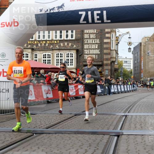 05.10.2025 - 20. swb-Marathon Bremen Yannick Fuchs http://msf.ph/oto/9238758 05.10.2025 10:39:29 Ziel 7111, 9239, 9863, 10908, 11067, 11343 meine-sportfotos.de