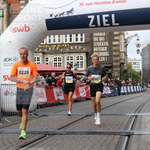 05.10.2025 - 20. swb-Marathon Bremen Yannick Fuchs http://msf.ph/oto/9238781 05.10.2025 10:39:29 Ziel 7111, 9239, 9863, 10908, 11067, 11343 meine-sportfotos.de