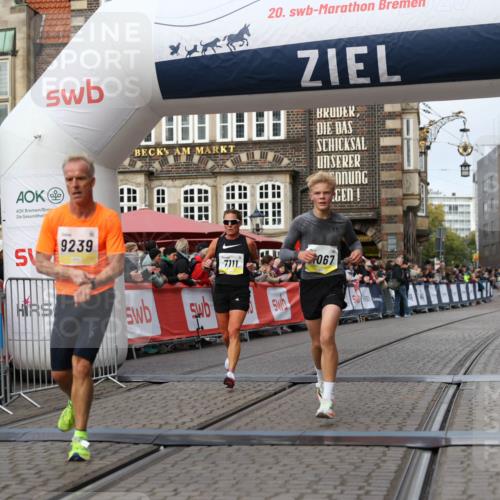 05.10.2025 - 20. swb-Marathon Bremen Yannick Fuchs http://msf.ph/oto/9238792 05.10.2025 10:39:29 Ziel 7111, 9239, 9863, 10908, 11067, 11343 meine-sportfotos.de