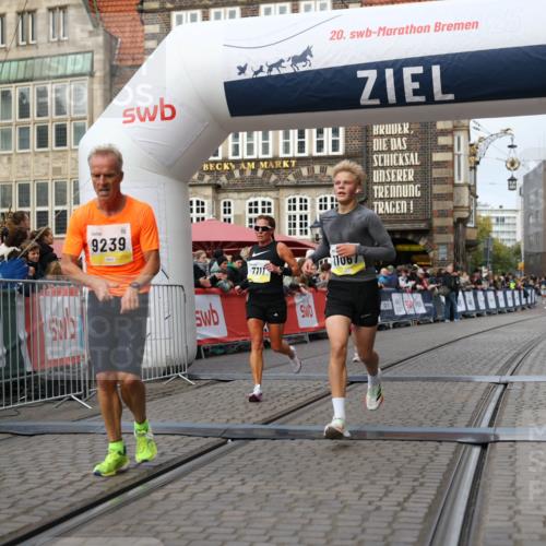 05.10.2025 - 20. swb-Marathon Bremen Yannick Fuchs http://msf.ph/oto/9238821 05.10.2025 10:39:30 Ziel 7111, 9239, 9863, 10908, 11067, 11343 meine-sportfotos.de