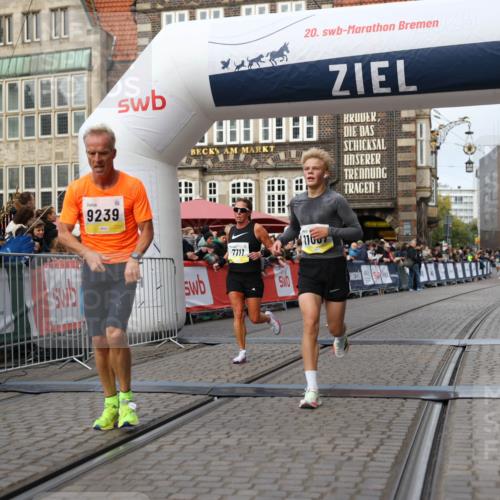 05.10.2025 - 20. swb-Marathon Bremen Yannick Fuchs http://msf.ph/oto/9238834 05.10.2025 10:39:30 Ziel 7111, 9239, 9863, 10908, 11067, 11343 meine-sportfotos.de